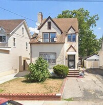 85-15 151st St in Queens, NY - Building Photo