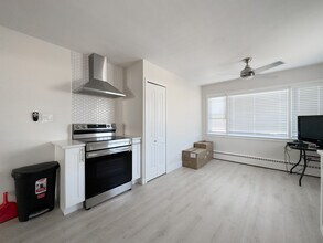 2728 N 75th Ave, Unit J05P in Chicago, IL - Foto de edificio - Building Photo