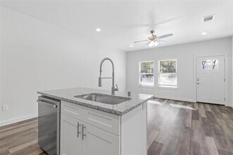 223 W Walker St in Denison, TX - Building Photo - Building Photo