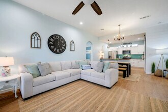 994 Dolly St in Port Bolivar, TX - Building Photo - Building Photo