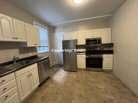 64 Dana St, Unit E in Cambridge, MA - Building Photo