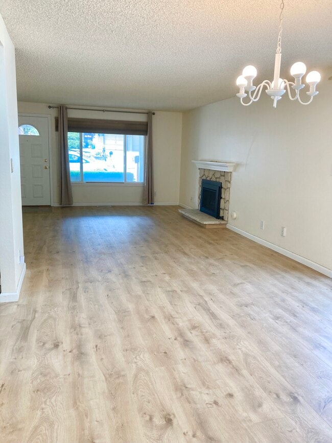 24714-24713 13th Ave S in Des Moines, WA - Building Photo - Building Photo