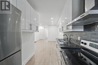 2037 Davenport Rd in Toronto, ON - Building Photo - Building Photo