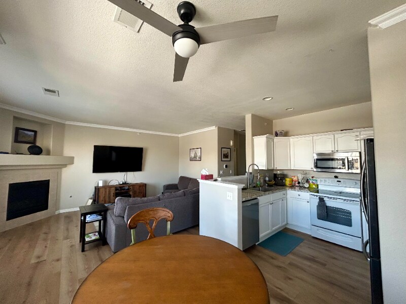 8496 S Hoyt Way in Littleton, CO - Building Photo