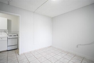 6650 Miller Dr in Miami, FL - Building Photo - Building Photo