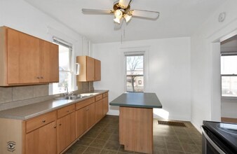 2107 183rd St in Homewood, IL - Foto de edificio - Building Photo