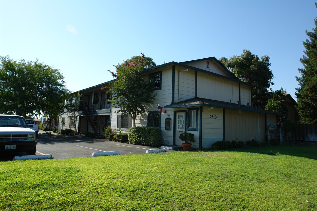 Crestline Apartments in Chico, CA - Foto de edificio