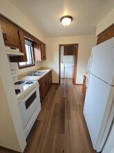 131 Maple Ave S, Unit #3 in Slinger, WI - Building Photo - Building Photo