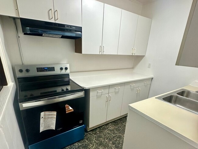 375 N Elm St in Torrington, CT - Foto de edificio - Building Photo