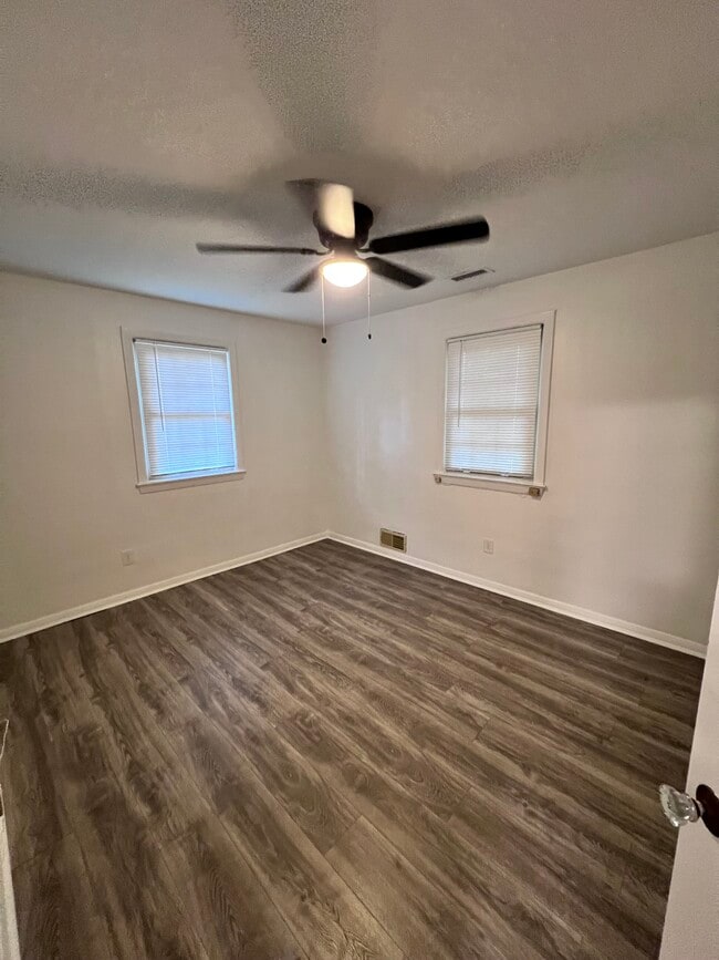 29 Moores Ln S in Newport News, VA - Foto de edificio - Building Photo