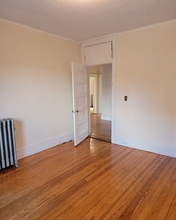 42 Dean Rd, Unit 1 in Brookline, MA - Building Photo - Building Photo