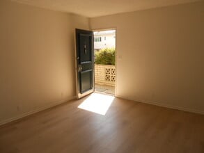 1812 Corinth Ave in Los Angeles, CA - Building Photo - Floor Plan