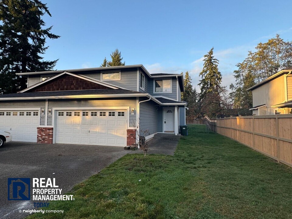 425-427 175th St S in Spanaway, WA - Building Photo