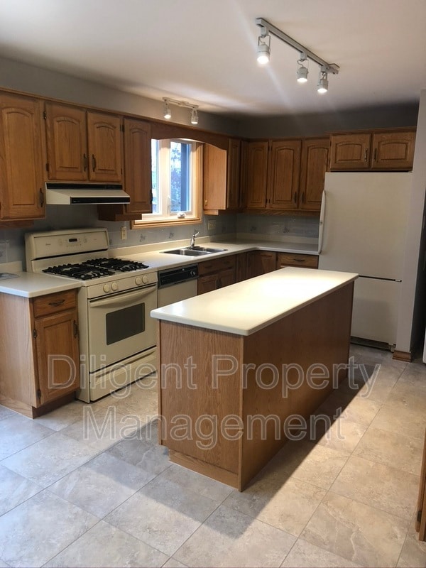 property at 905 Central Park Blvd N