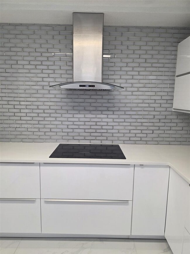 11755 SW 18th St in Miami, FL - Building Photo - Building Photo