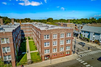 2010 W Foster Ave, Unit 5208-3 in Chicago, IL - Foto de edificio - Building Photo
