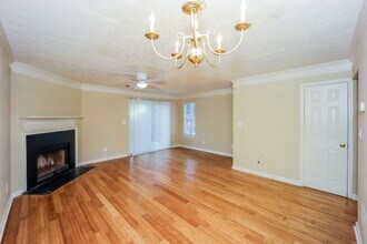 5960 Hampton Ct in College Park, GA - Building Photo - Building Photo