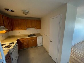 8 Riverside St in Watertown, MA - Foto de edificio - Building Photo