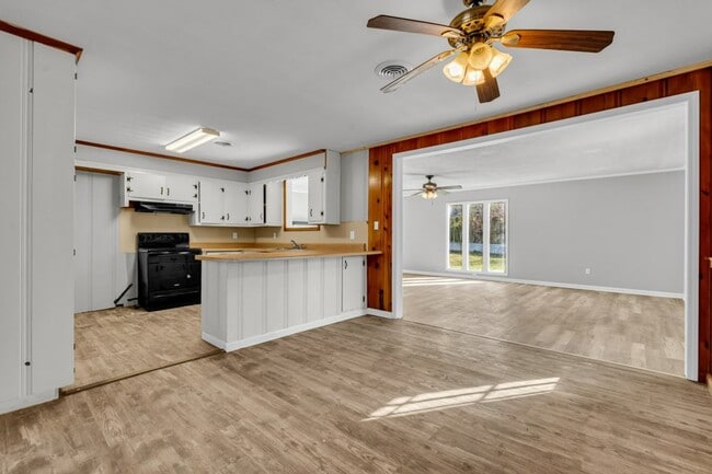 2105 Wayne Dr in Tupelo, MS - Building Photo - Building Photo