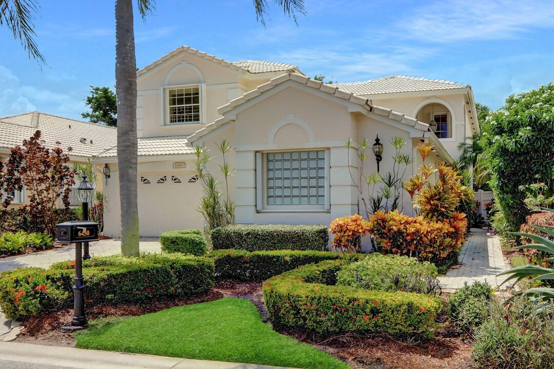 6450 Brava Way in Boca Raton, FL - Foto de edificio