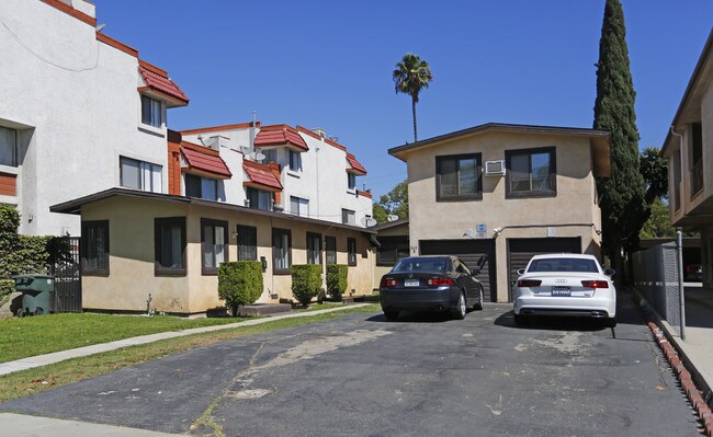 343 W Acacia Ave in Glendale, CA - Foto de edificio - Building Photo