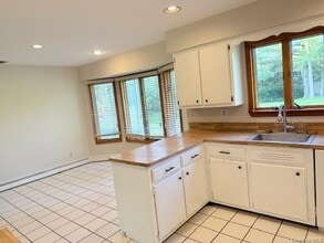 17 Threepence Dr in Melville, NY - Building Photo - Building Photo