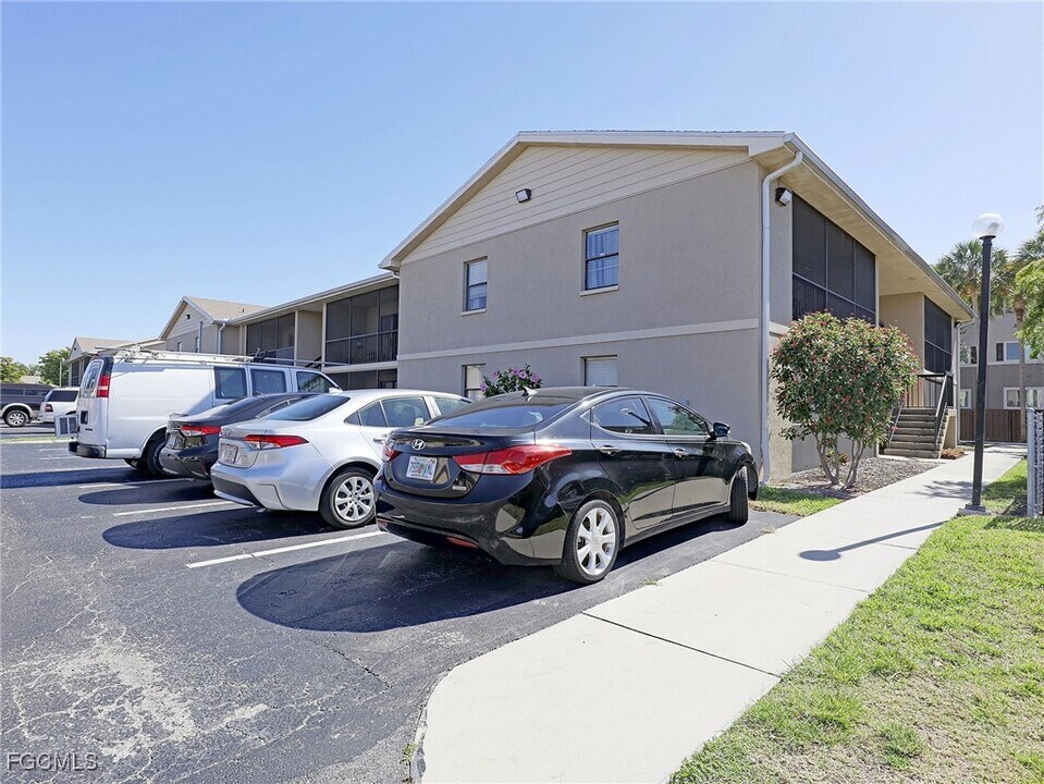 5305 Summerlin Rd in Ft. Myers, FL - Building Photo