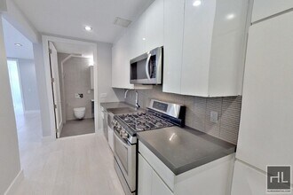 Stanton Street, Unit 2F in New York, NY - Foto de edificio - Building Photo