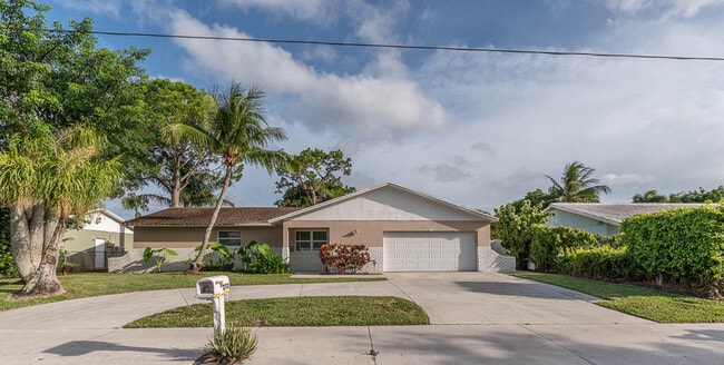 property at 2712 Lake Ida Rd