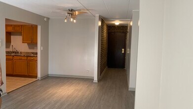 108 E Bailey Rd, Unit G in Naperville, IL - Building Photo - Building Photo