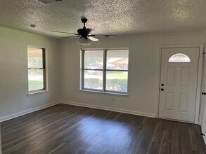 1113 Chester St in Cleburne, TX - Building Photo - Building Photo