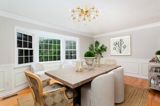 8 Peabody Ln in Westport, CT - Building Photo - Building Photo