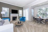 Lakepointe Residences in Lewisville, TX - Building Photo - Interior Photo