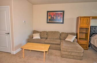 1376 Gordon Ln, Unit Granny unit in Santa Rosa, CA - Building Photo - Building Photo