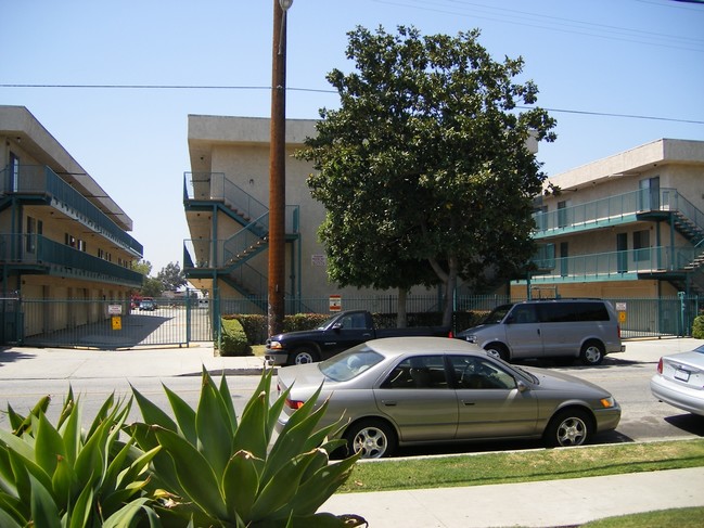 Orchard Plaza Apartments in Montebello, CA - Building Photo - Building Photo