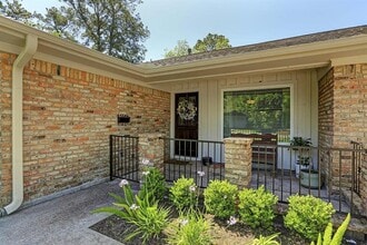 10027 Timberwood Dr in Houston, TX - Building Photo - Building Photo