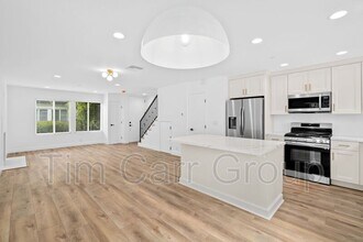1065 Dover Dr in Newport Beach, CA - Building Photo - Building Photo