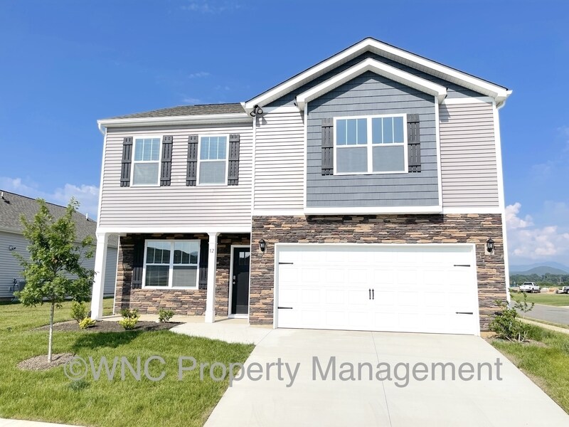 12 Burdock Rd in Fletcher, NC - Building Photo