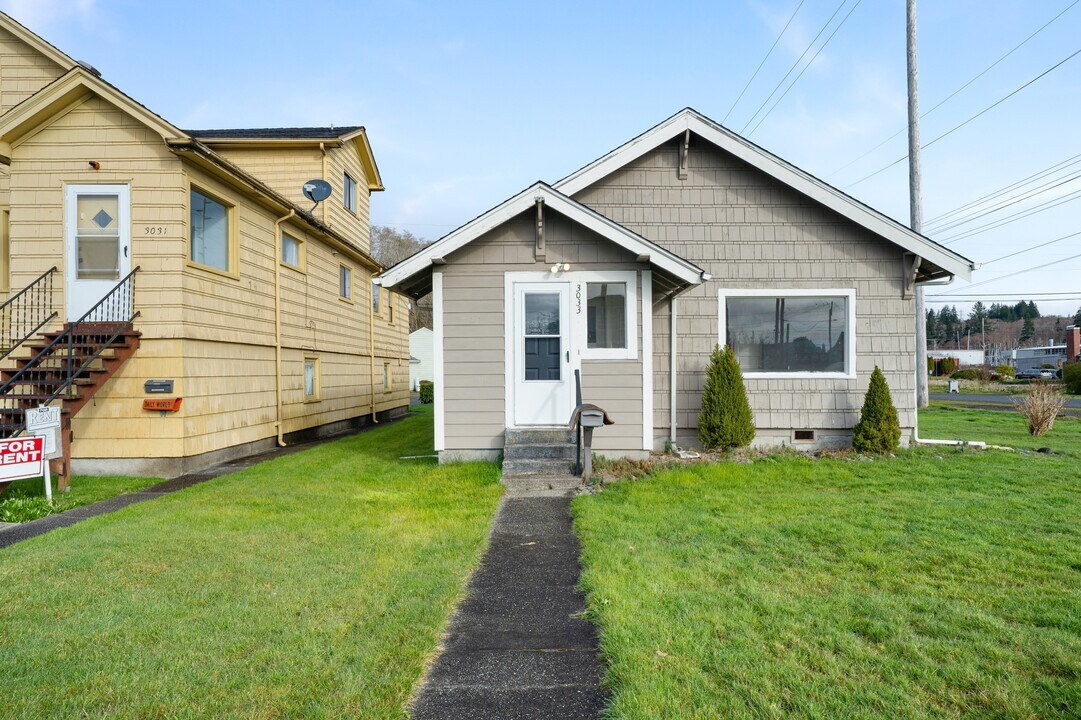 3033 Sumner Ave in Hoquiam, WA - Building Photo