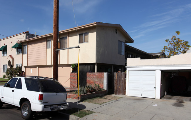 3921 E Mayfield St in Long Beach, CA - Foto de edificio - Building Photo