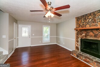 590 Mary Erna Dr in Fairburn, GA - Building Photo - Building Photo