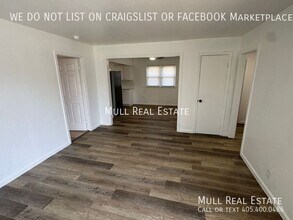 1801 Oxford Way in The Village, OK - Building Photo - Building Photo