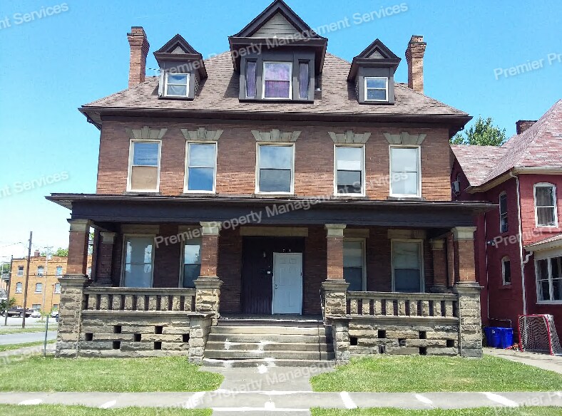 211 E Wallace Ave-Unit -1 in New Castle, PA - Building Photo