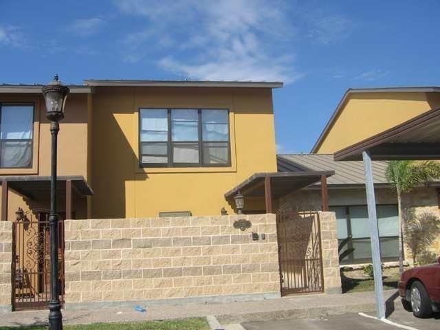 1609 Saldana Ave in Laredo, TX - Building Photo