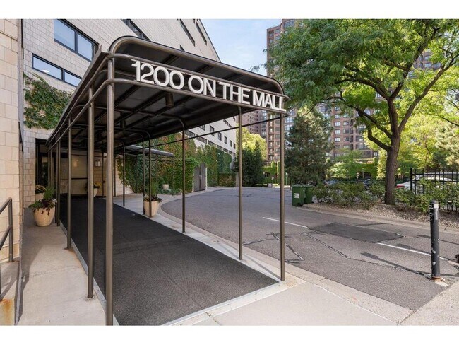 1200 Nicollet Mall in Minneapolis, MN - Foto de edificio - Building Photo