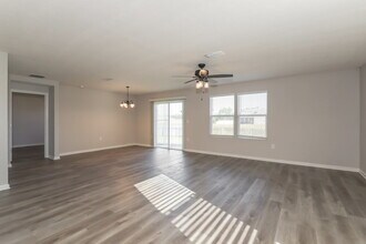 2411 Cold Stream Ln in Green Cove Springs, FL - Foto de edificio - Building Photo