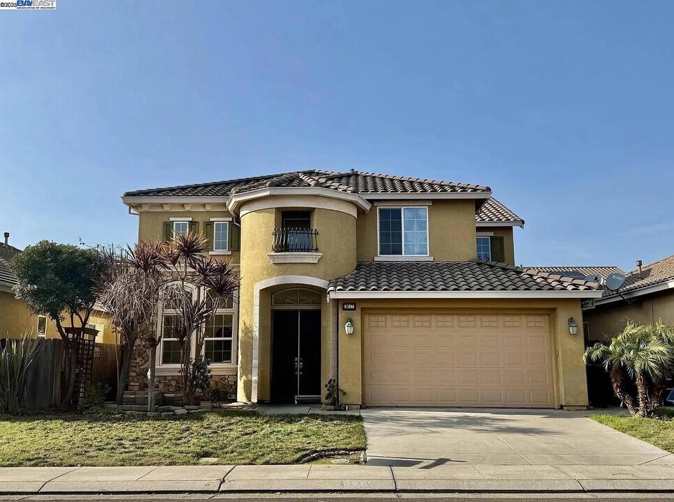 3017 Roslyn Dr in Modesto, CA - Building Photo