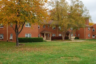 Springfield Gardens in Springfield, VA - Building Photo - Building Photo