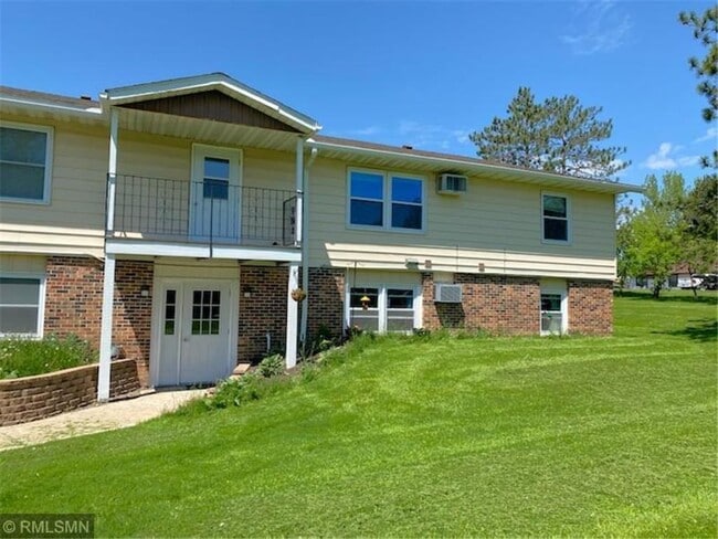 710 Hillcrest St in Baldwin, WI - Building Photo - Building Photo