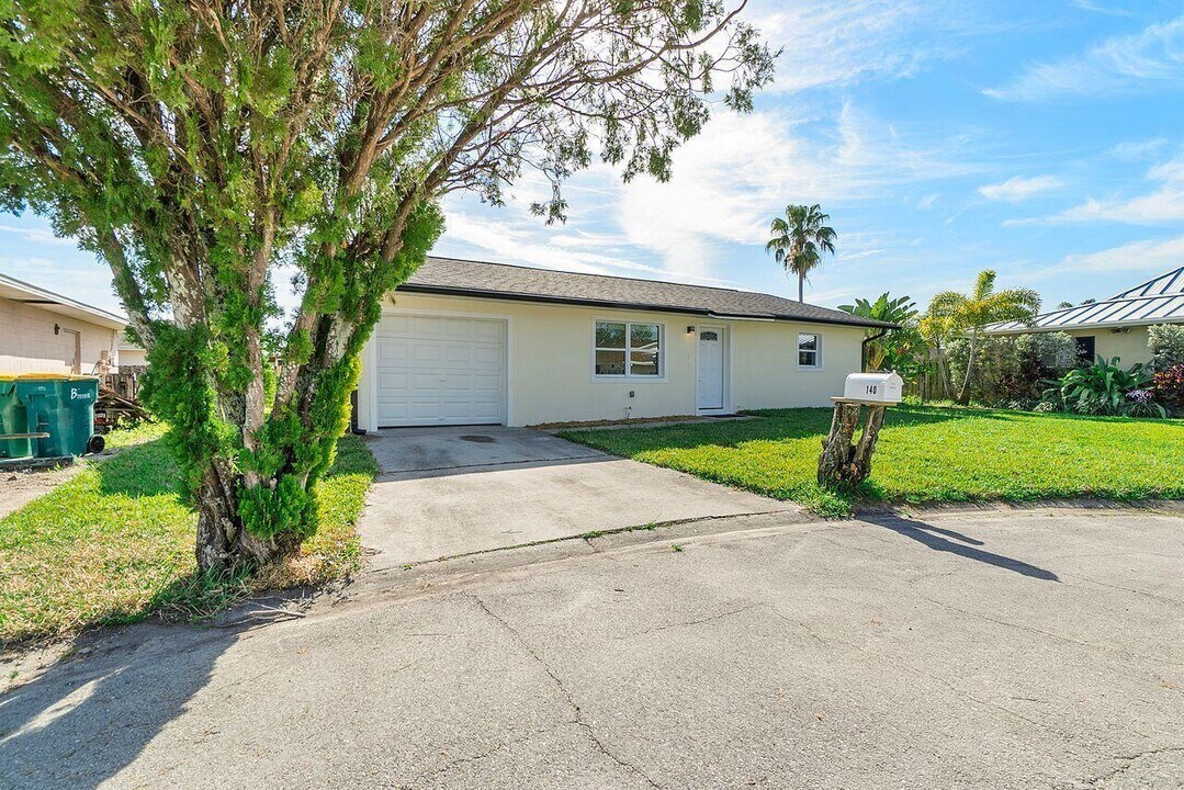 140 S Marjorie Ct in Merritt Island, FL - Building Photo